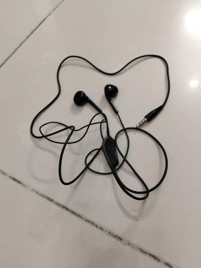 Original Nokia handsfree with clean sounds