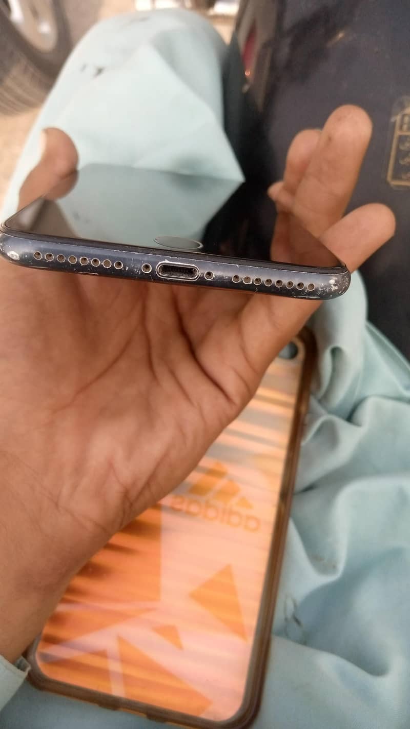 Apple iPhone 7 Plus 3