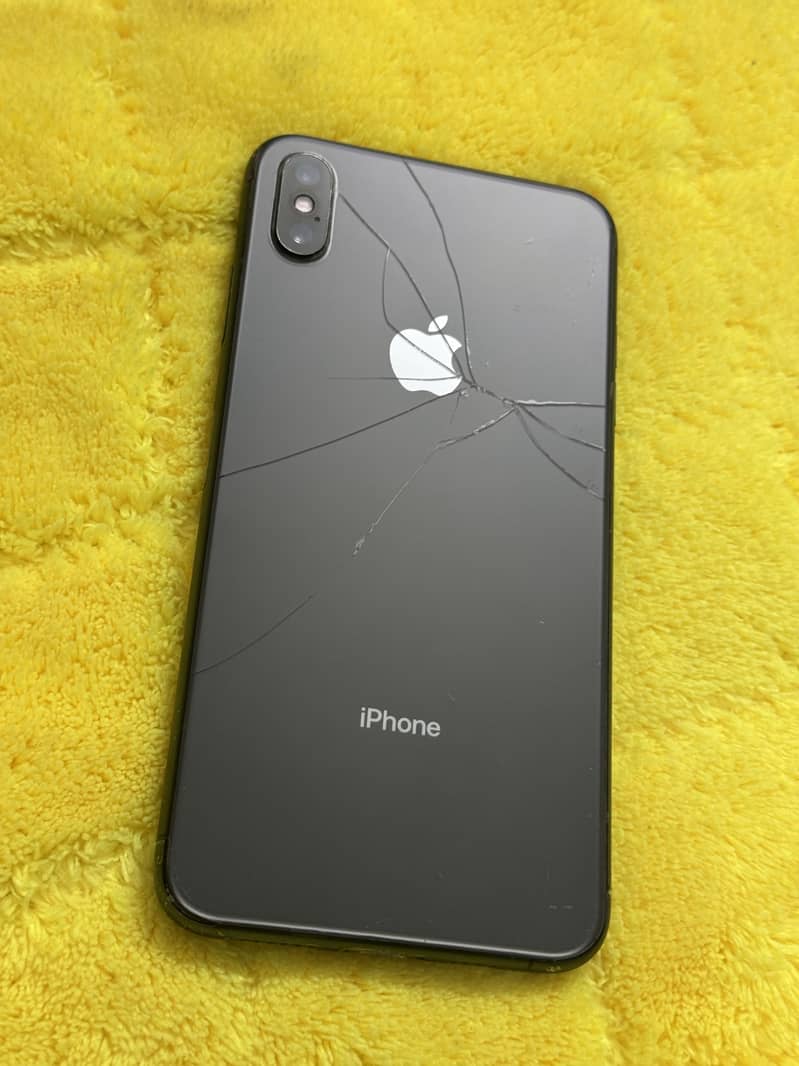 Apple iPhone XS Max 4