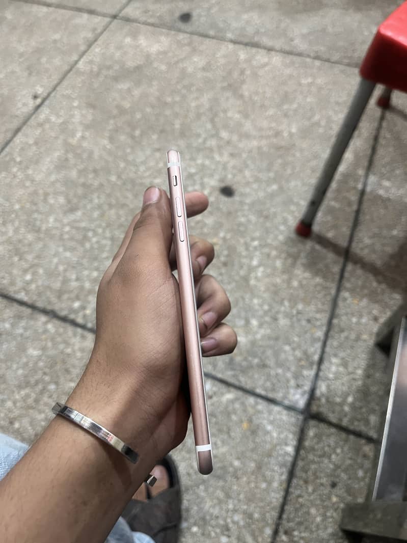 Apple iPhone 7 Plus 0