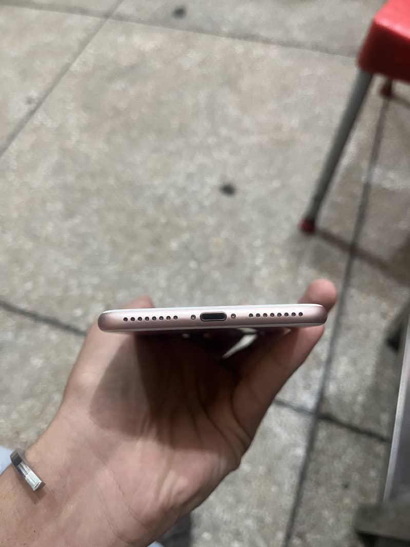 Apple iPhone 7 Plus 6
