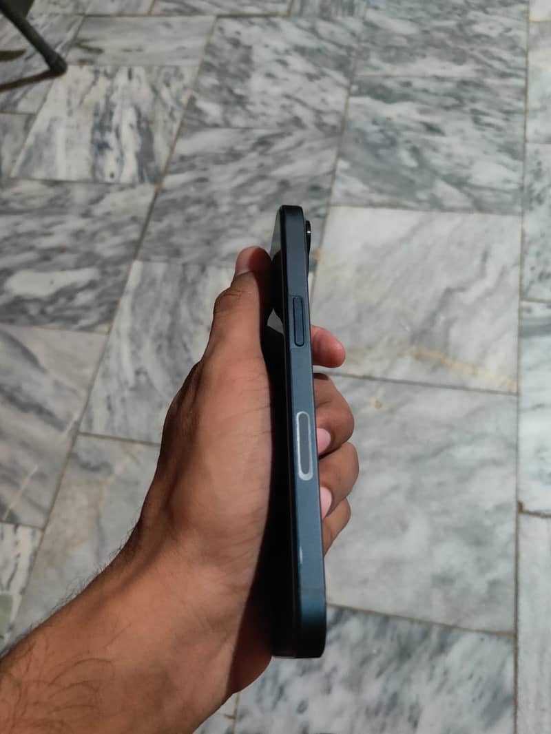 Apple iPhone 13 2