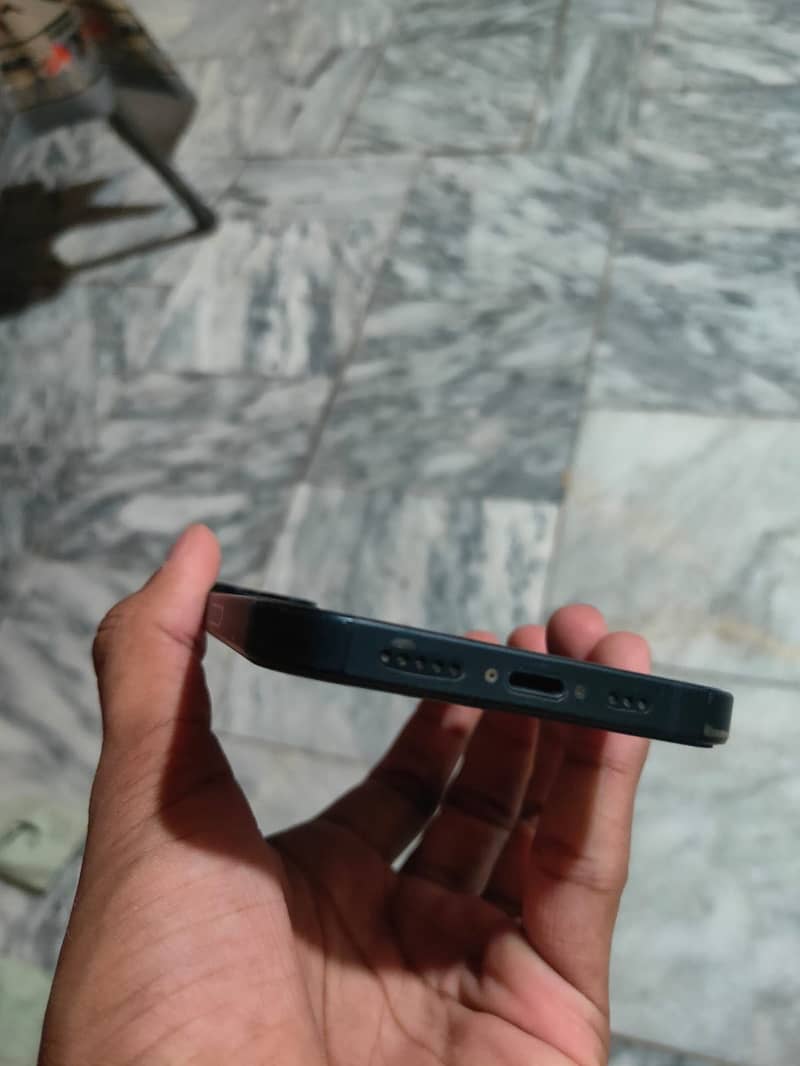 Apple iPhone 13 3