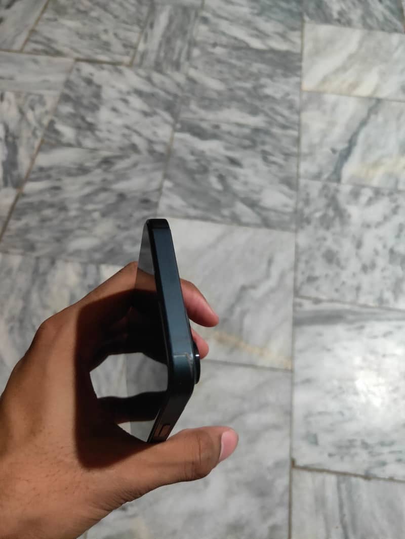 Apple iPhone 13 7
