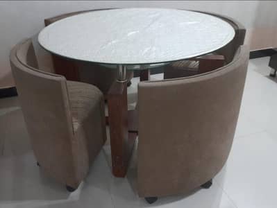 BEAUTIFUL AND STYLISH 4 SEATER ROUND DINNING TABLE  WITH CHAIRS