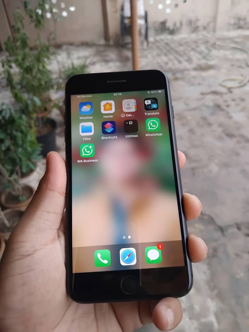 Apple iPhone 8 Plus 3