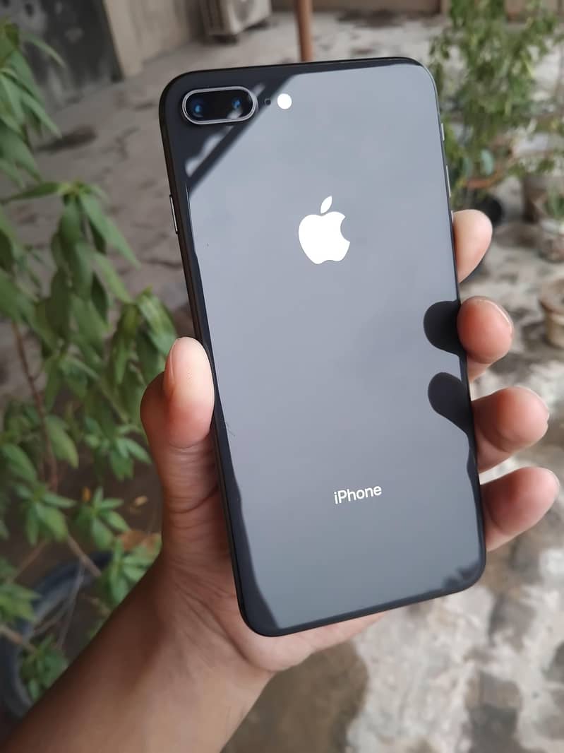 Apple iPhone 8 Plus 5