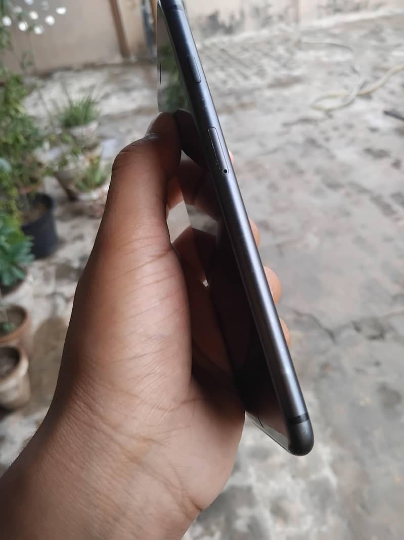 Apple iPhone 8 Plus 6