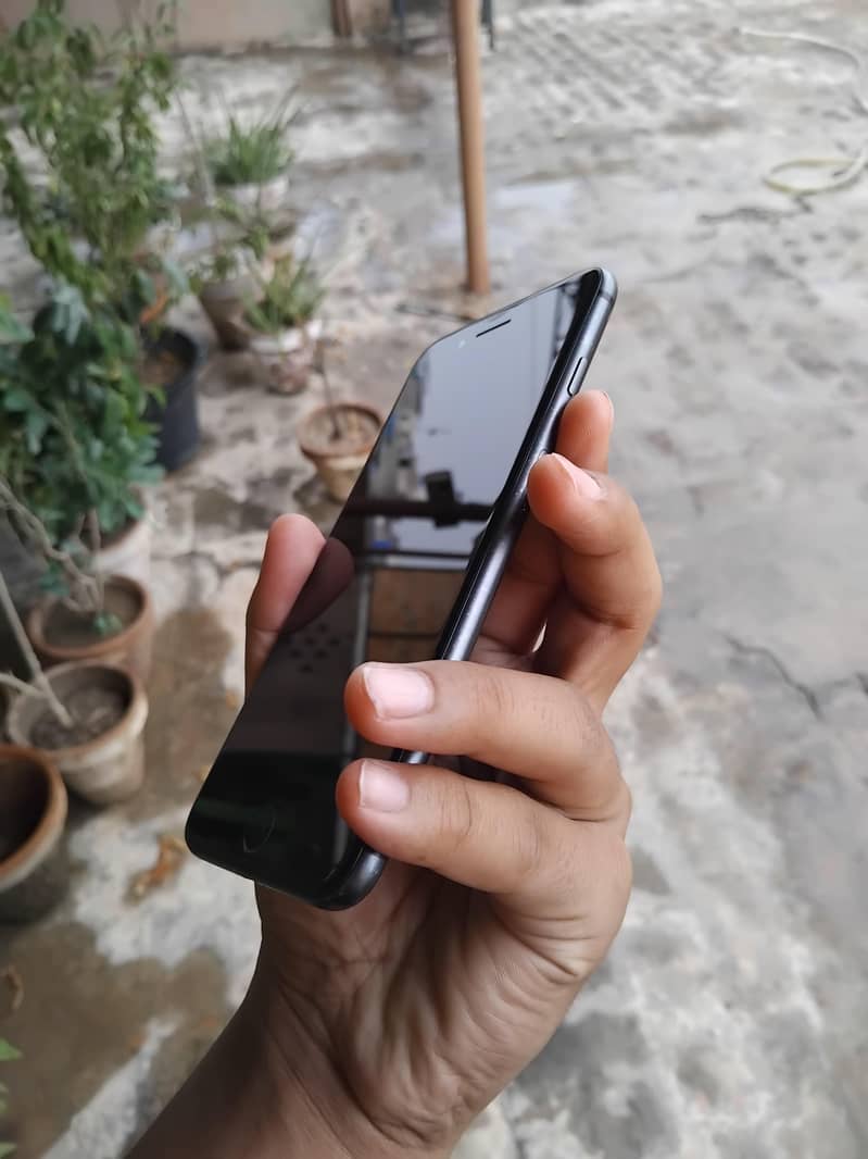Apple iPhone 8 Plus 9