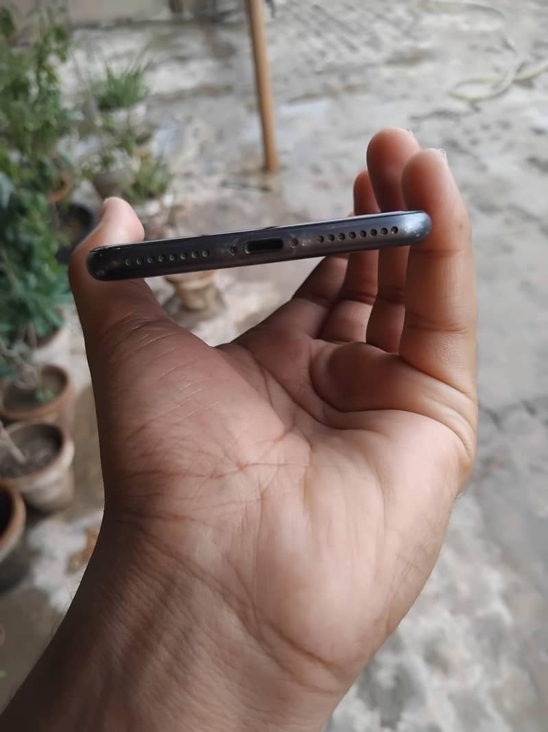 Apple iPhone 8 Plus 11