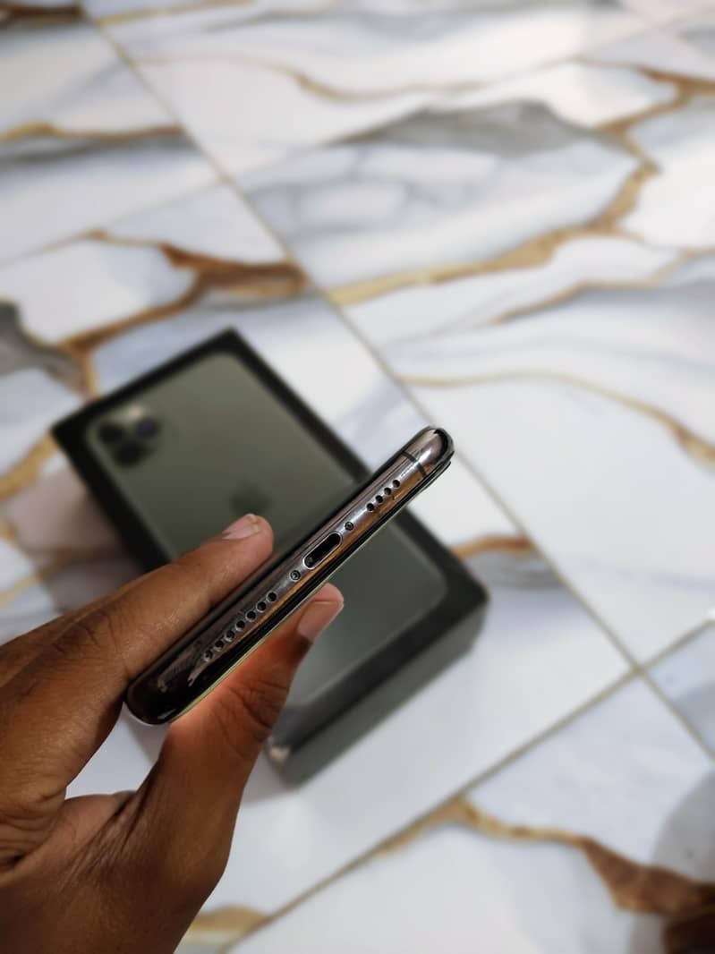 Apple iPhone 11 Pro Max 2