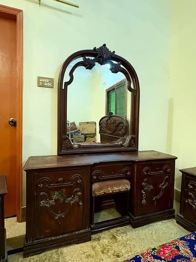 wooden dressing table and drawers