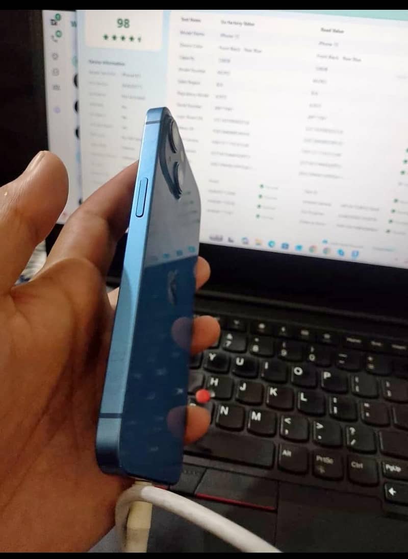 Apple iPhone 13 2