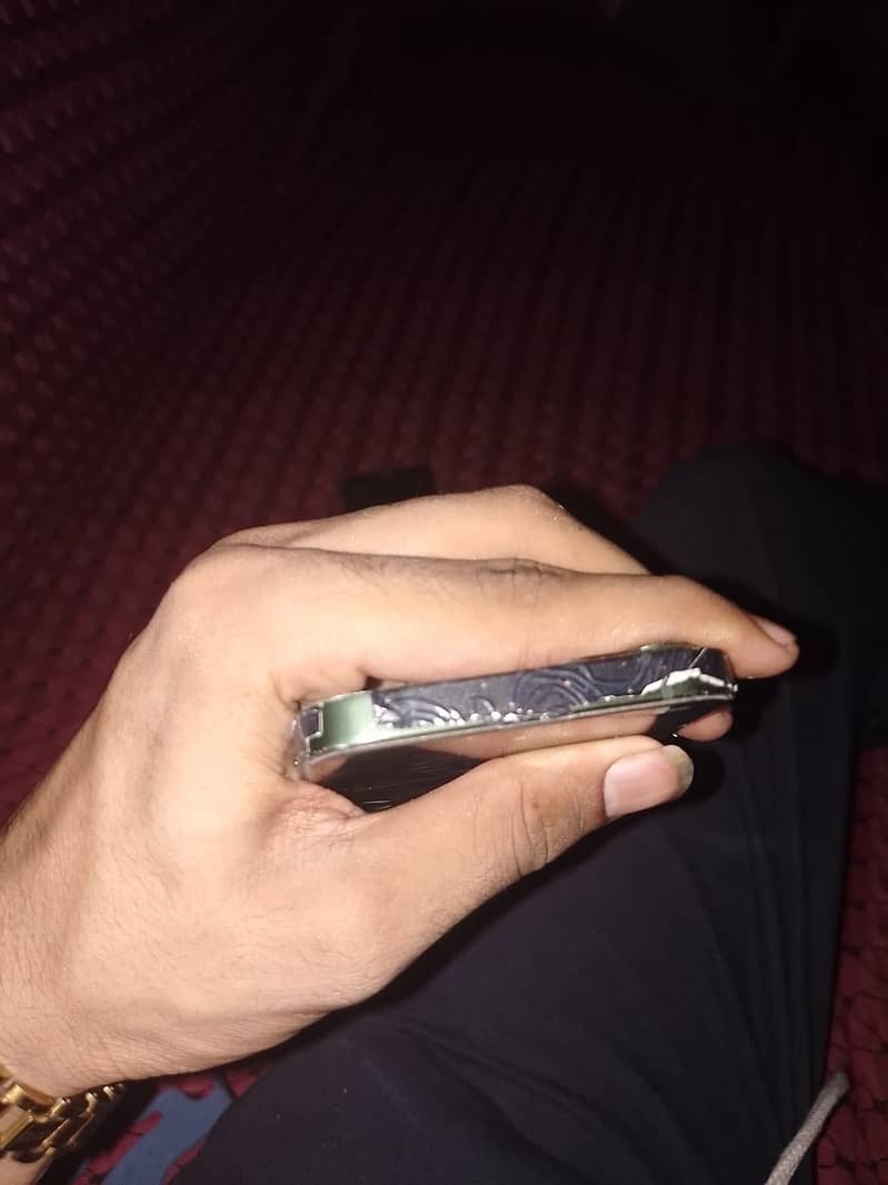 Apple iPhone 13 1