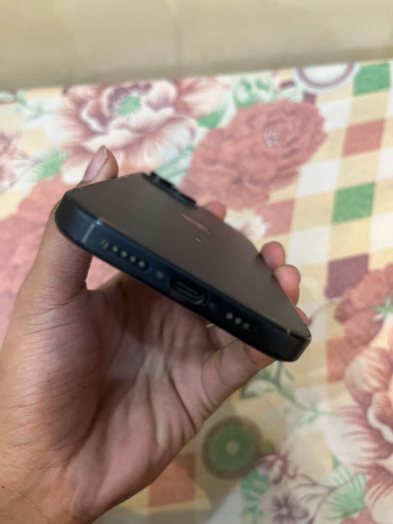 Apple iPhone 15 3