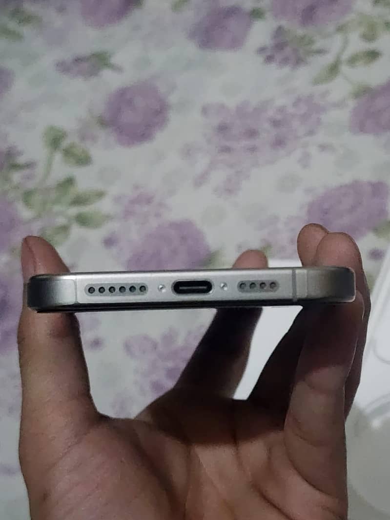 iPhone 15 Pro Max 9