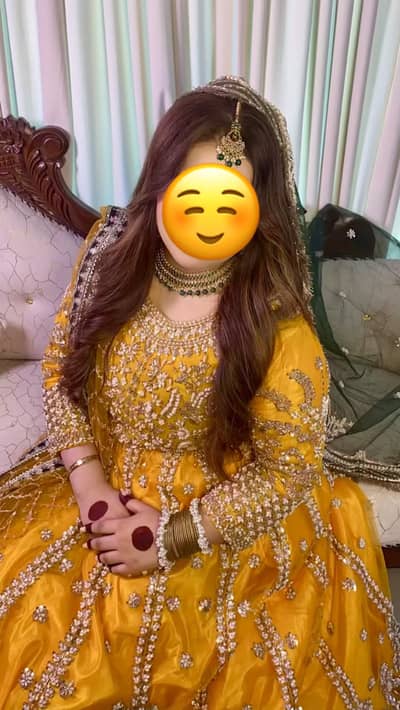 heavy embroidery mehndi lehnga