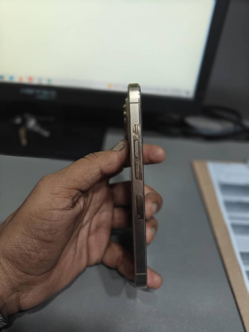 Apple iPhone 13 Pro 2