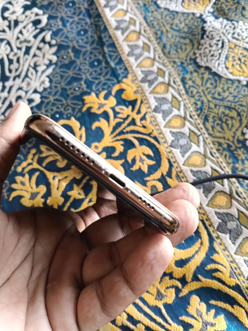 Apple iPhone XS Max 1