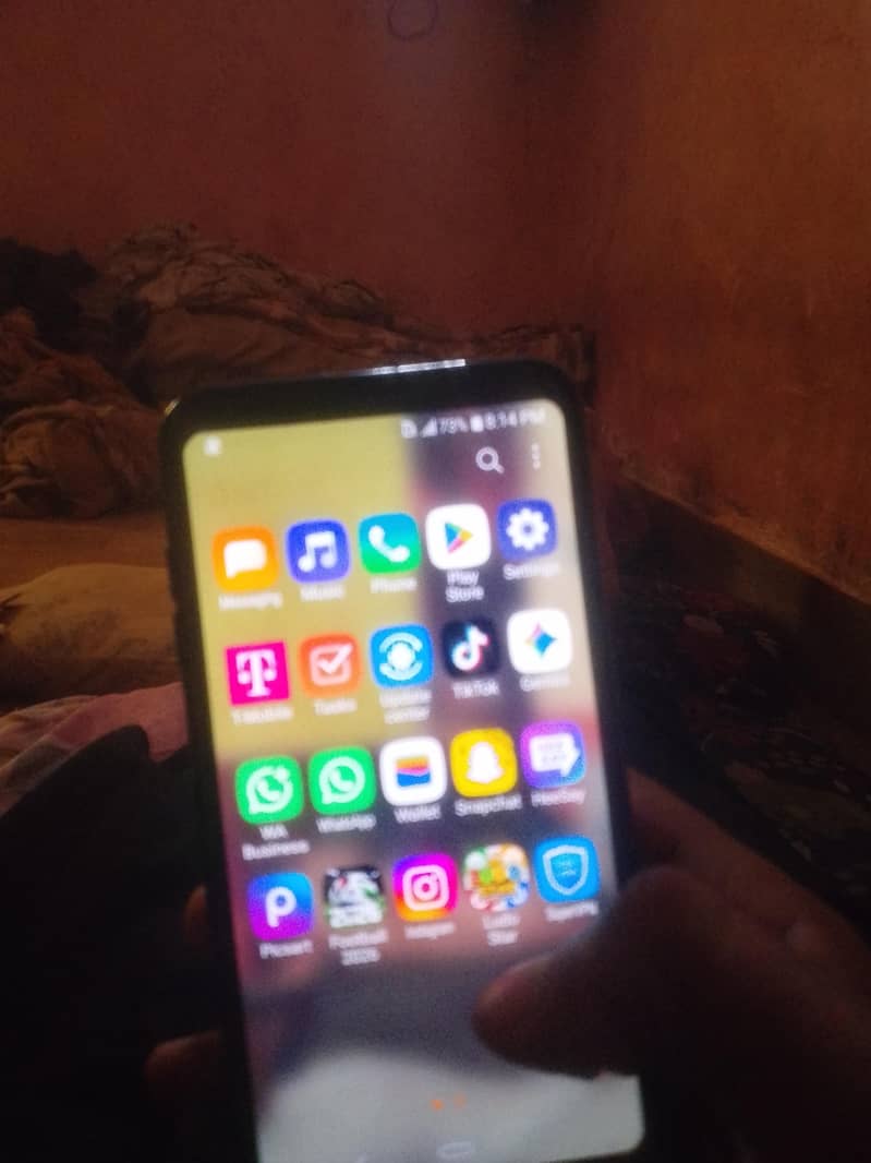 LG V30 Plus 2