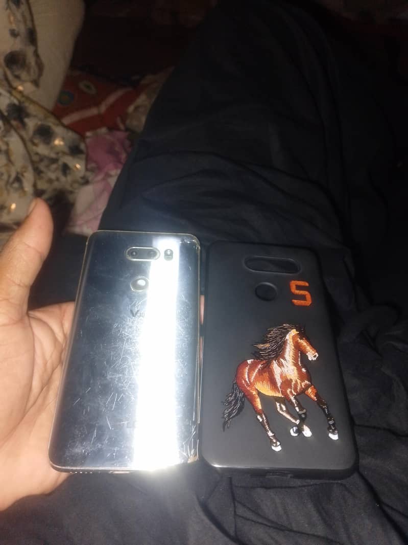 LG V30 Plus 4