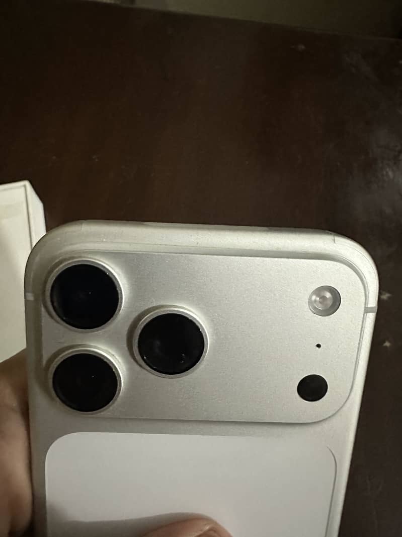 Apple iPhone 17 Pro Max 3