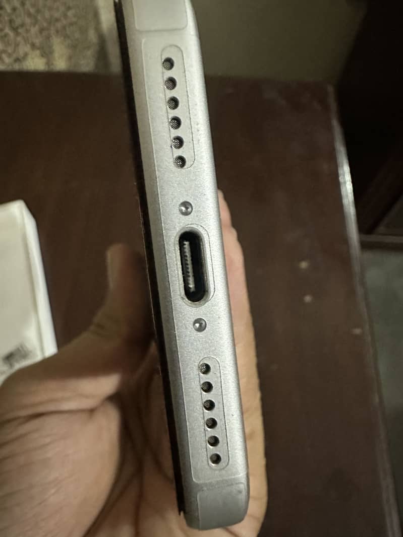 Apple iPhone 17 Pro Max 4