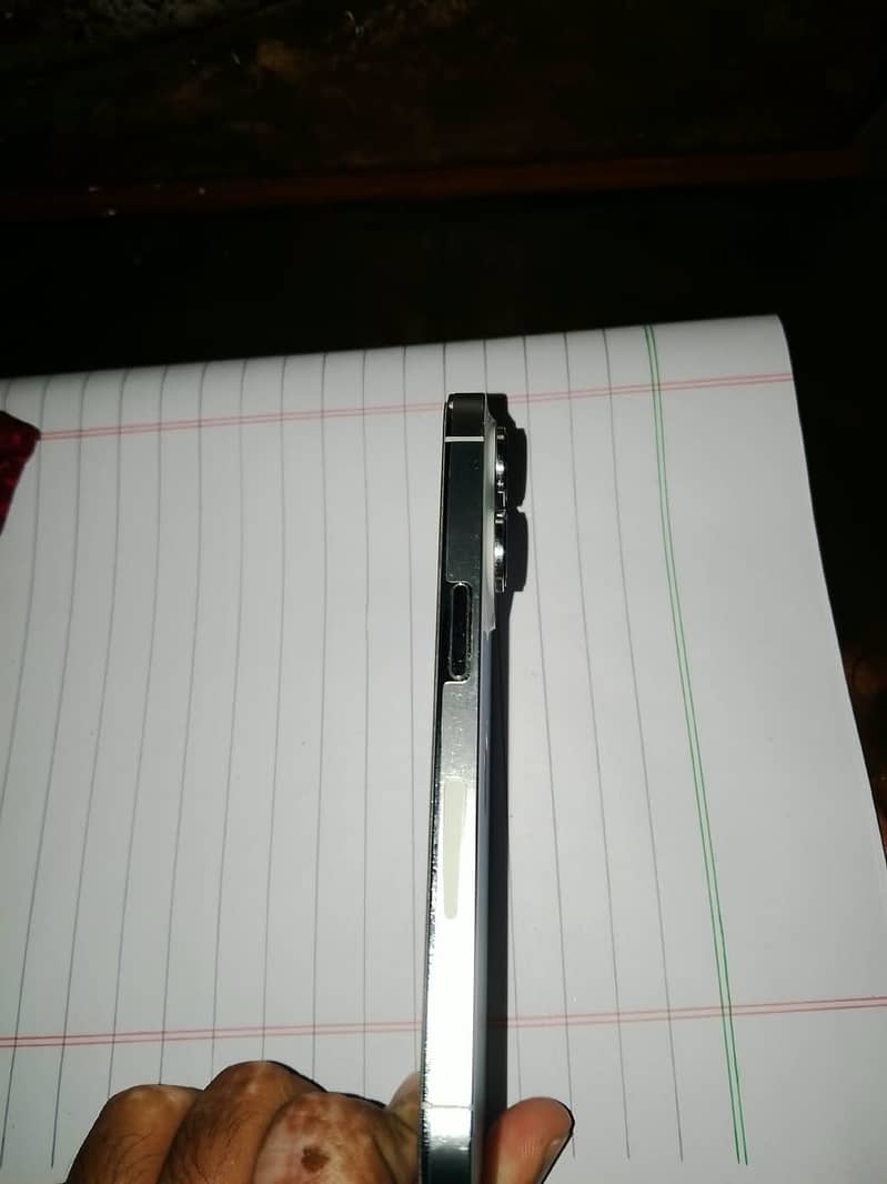 Apple iPhone 14 Pro 4