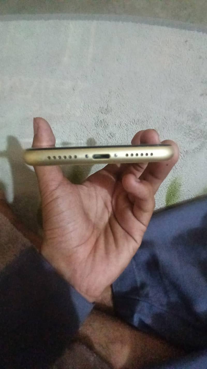 Apple iPhone XR 4