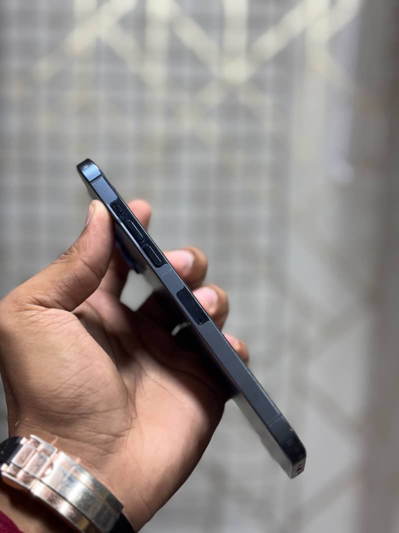 Apple iPhone 12 Pro Max 4