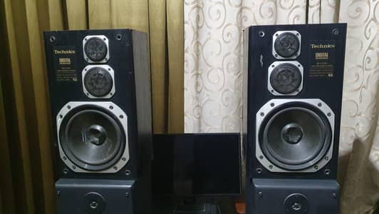 hifi speakers and subwoofers and hometheatre