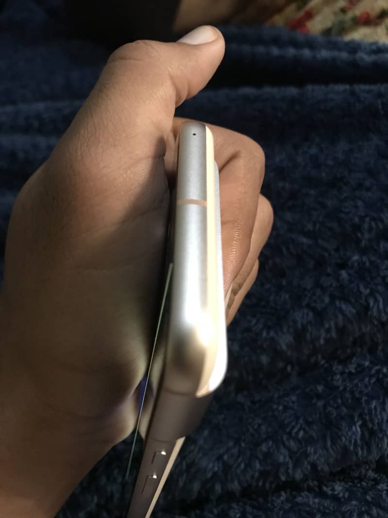 Google Pixel 8 4
