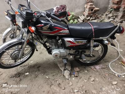 Honda CG 125 2024 model urgently sale total genuine