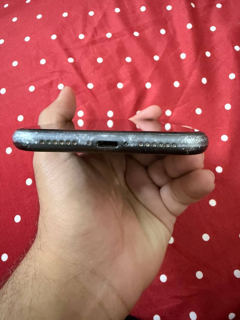 Apple iPhone 11 4