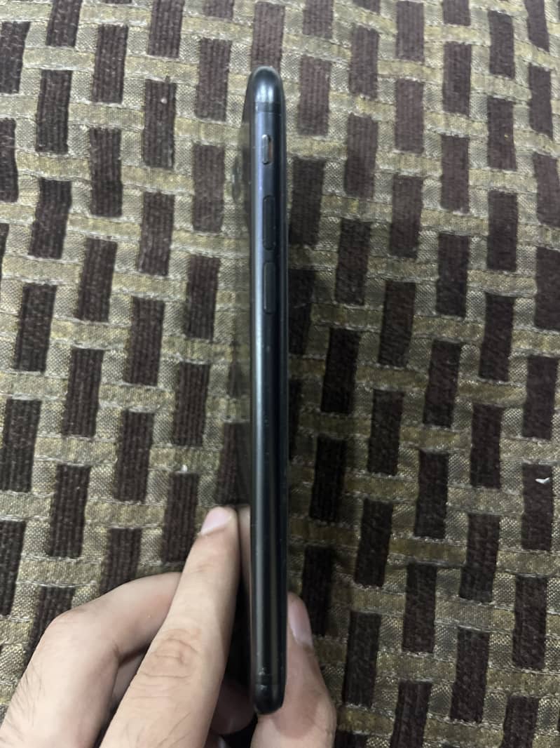 Apple iPhone 7 3