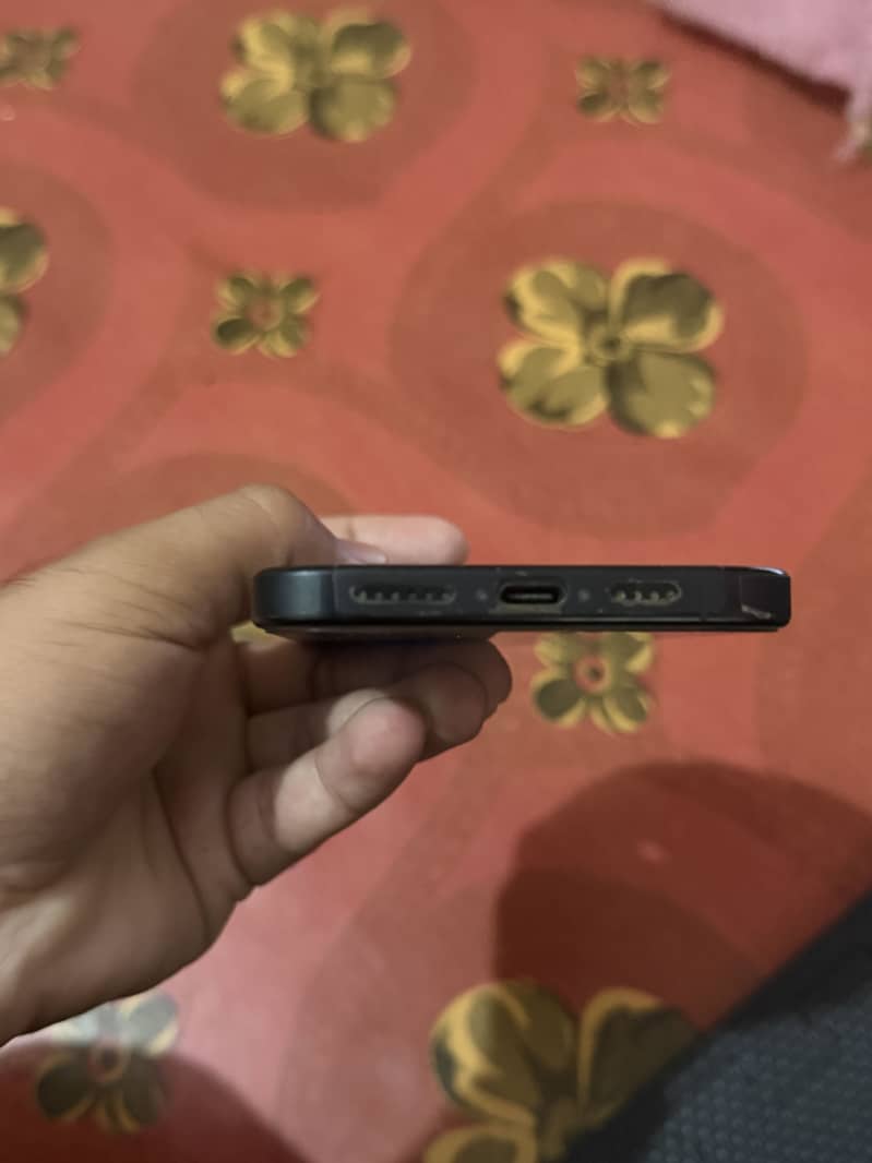 Apple iPhone 16 Pro Max 2