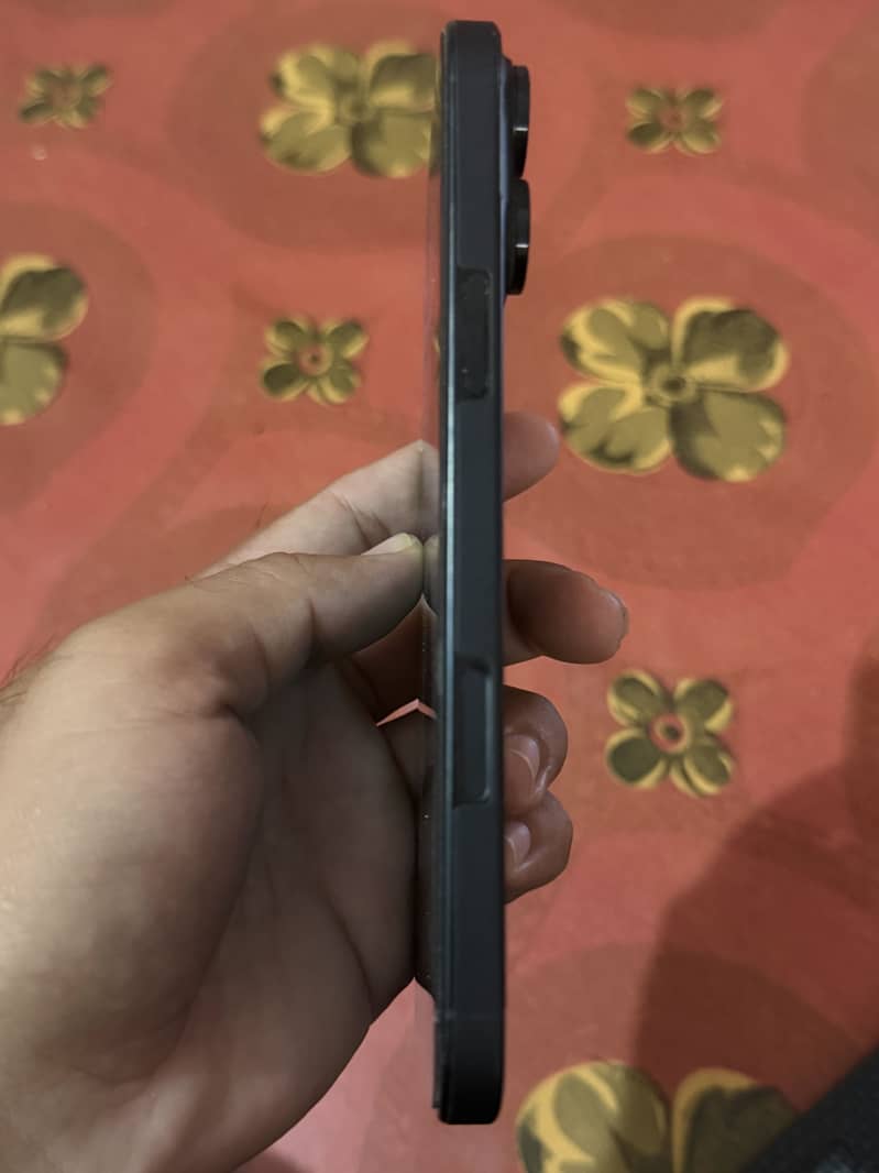 Apple iPhone 16 Pro Max 3
