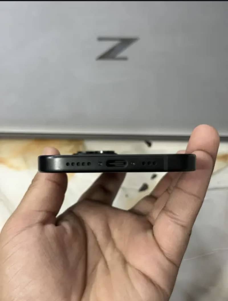 Apple iPhone 15 3