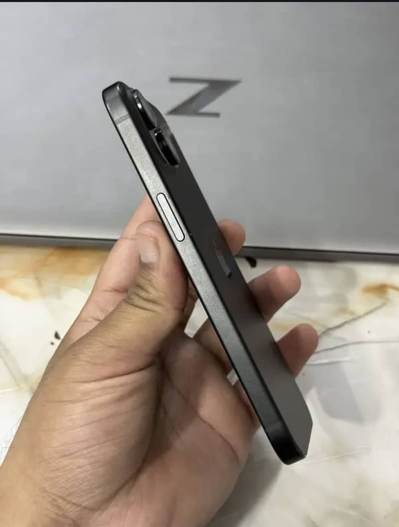 Apple iPhone 15 5