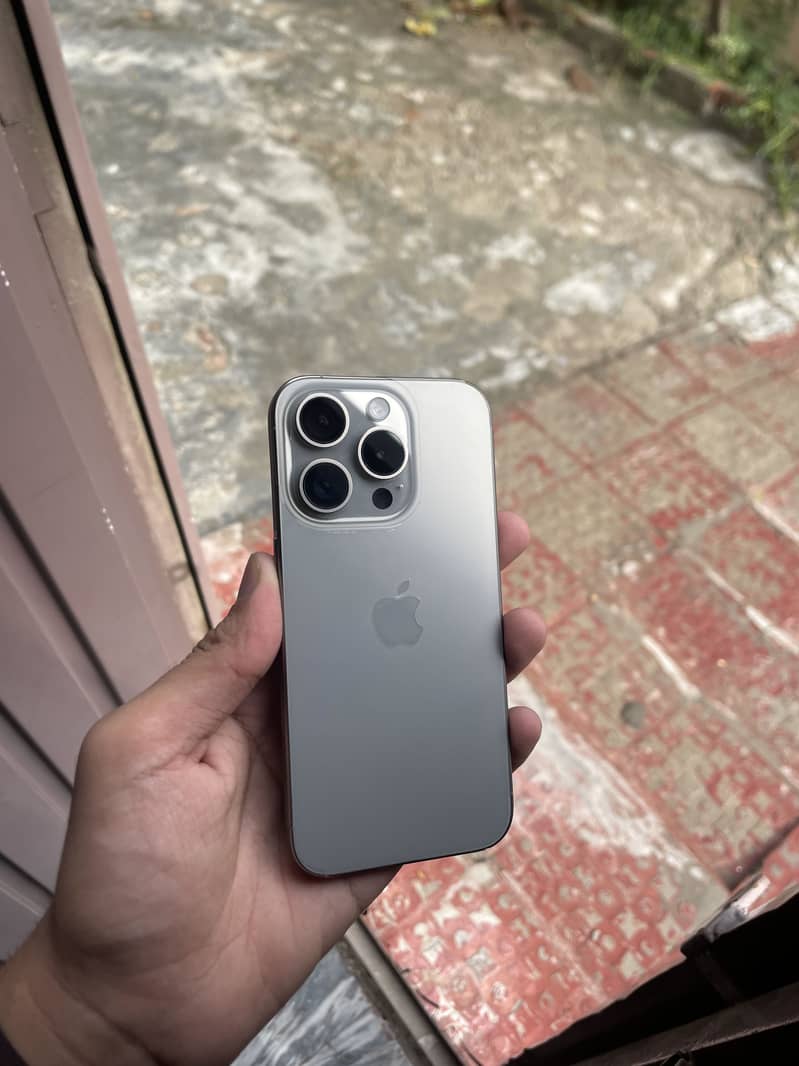 Apple iPhone 15 Pro jv 1