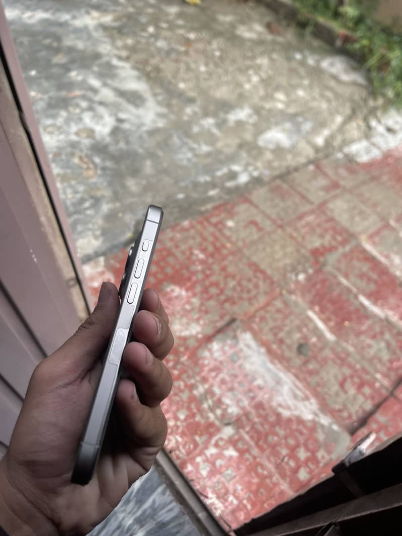 Apple iPhone 15 Pro jv 3