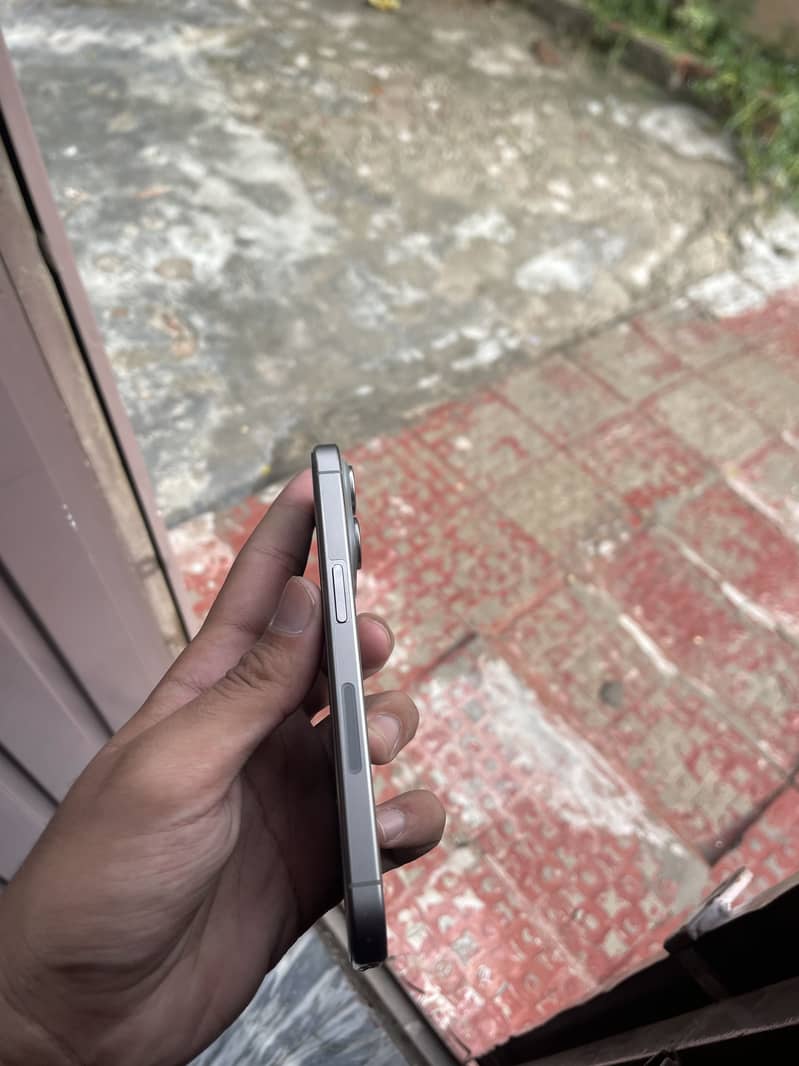 Apple iPhone 15 Pro jv 4
