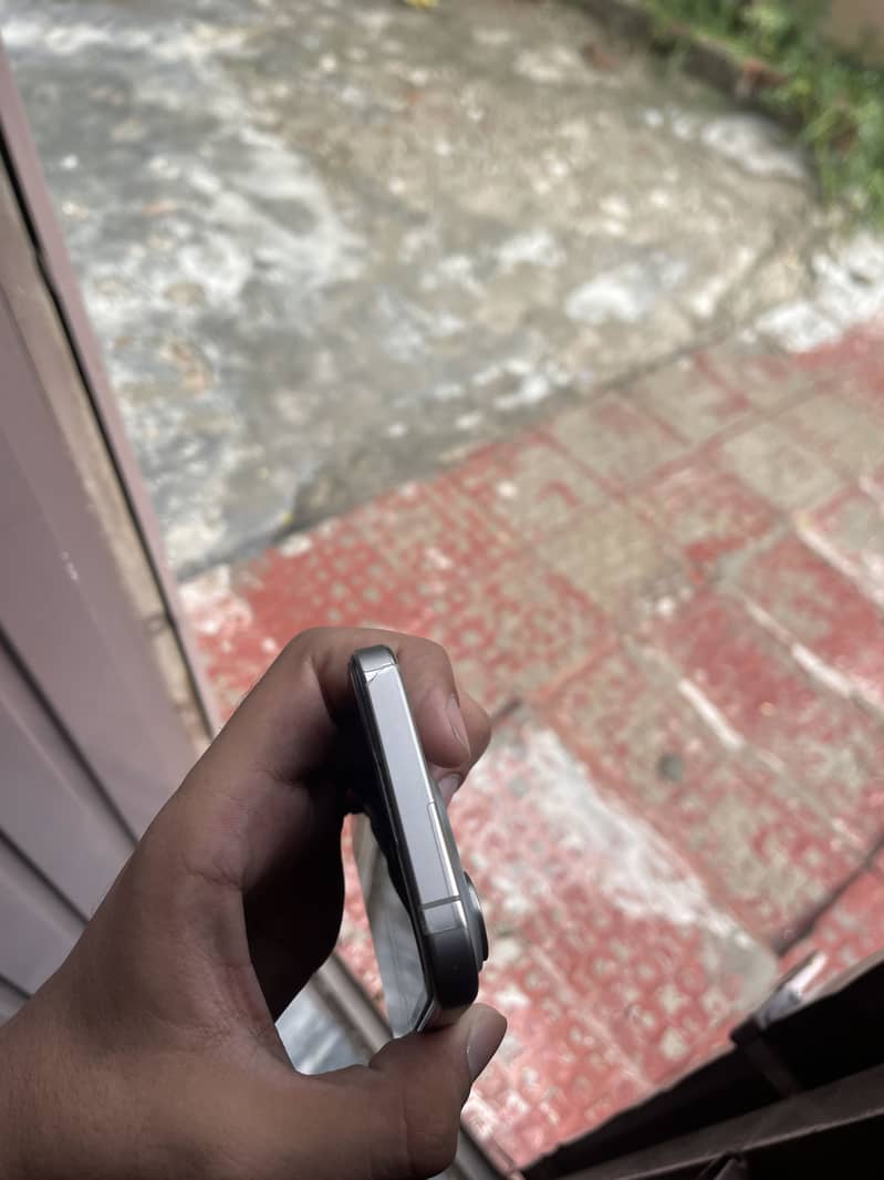 Apple iPhone 15 Pro jv 6