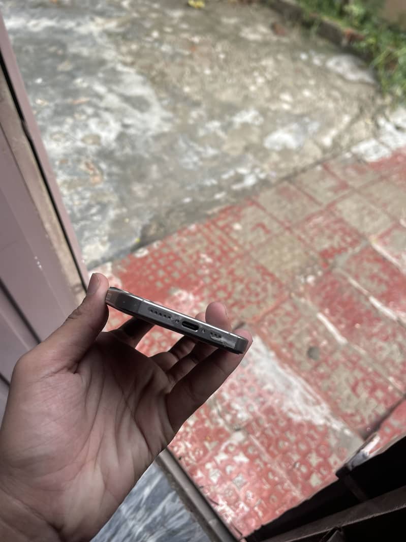 Apple iPhone 15 Pro jv 7