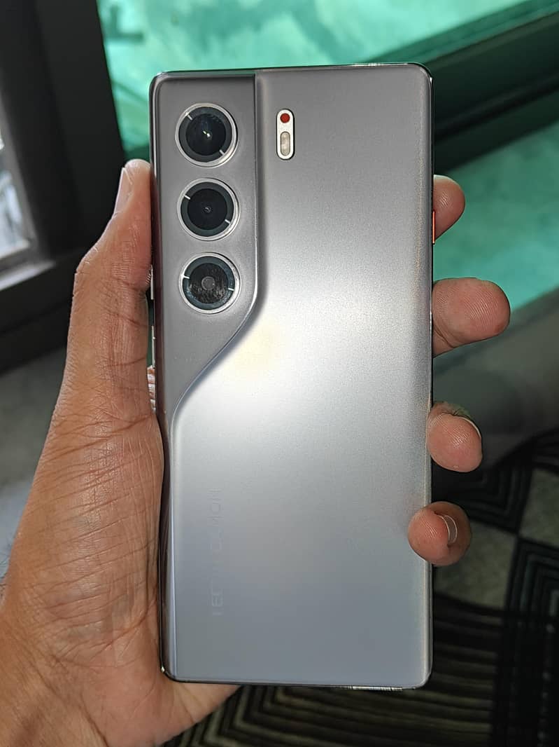 Tecno CAMON 40 Pro 10