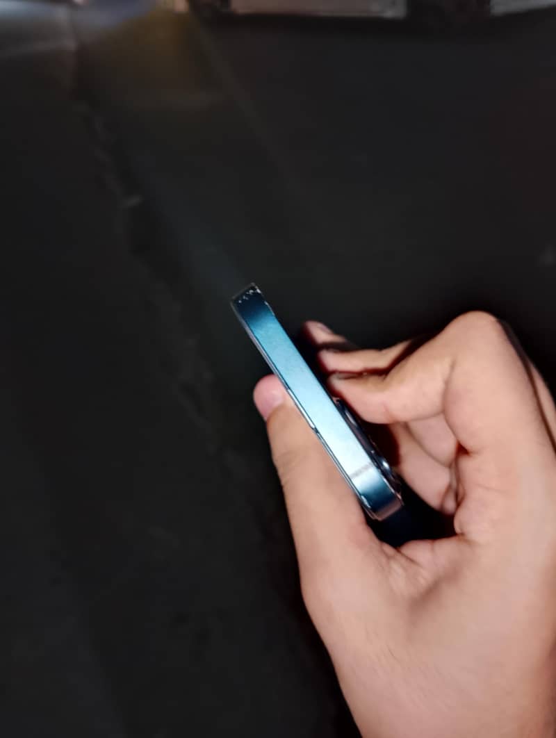 Apple iPhone 13 2