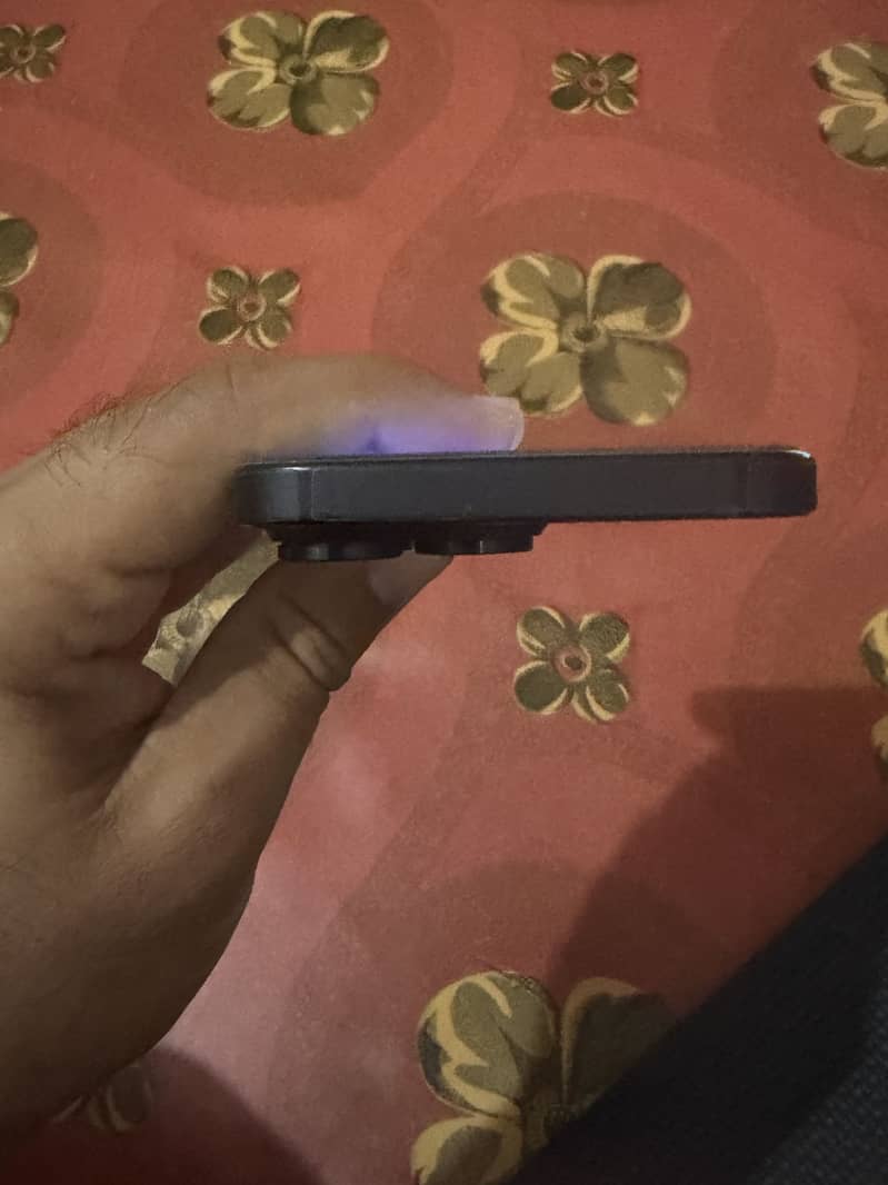 Apple iPhone 16 Pro Max 0