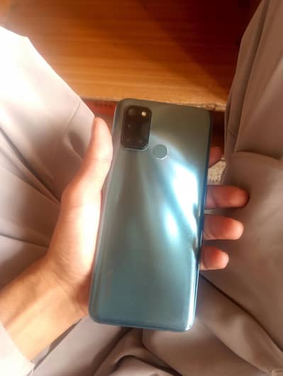 Realme C17 6/128gb 10/9 only with charger