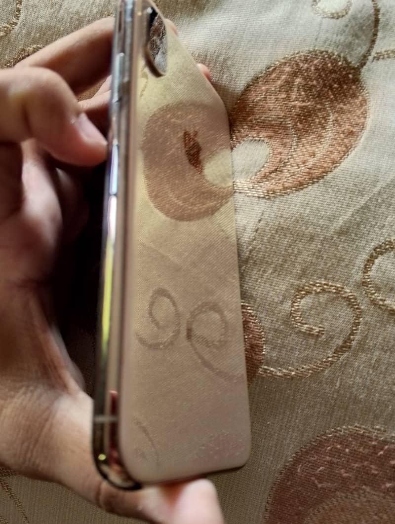 Apple iPhone XS 1