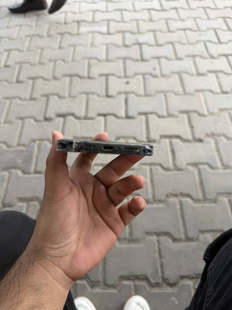 Apple iPhone 13 3